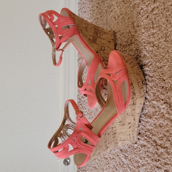 Wedge Heels - Picture 3 of 4